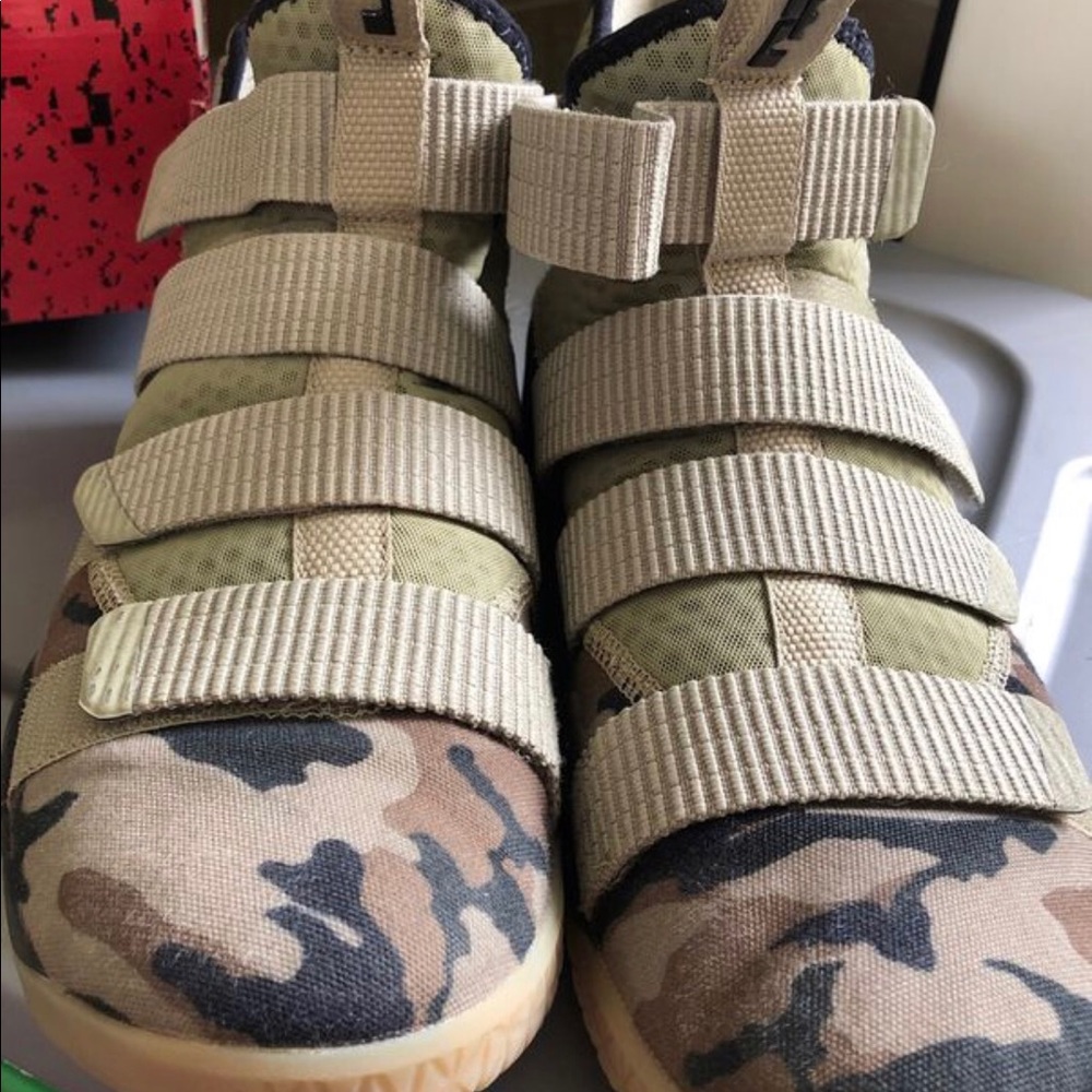 Camouflage shoes